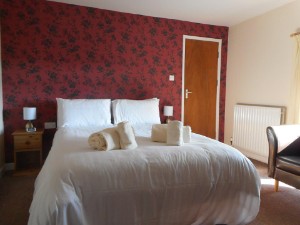 Double Bedroom - Rainbow Cottage